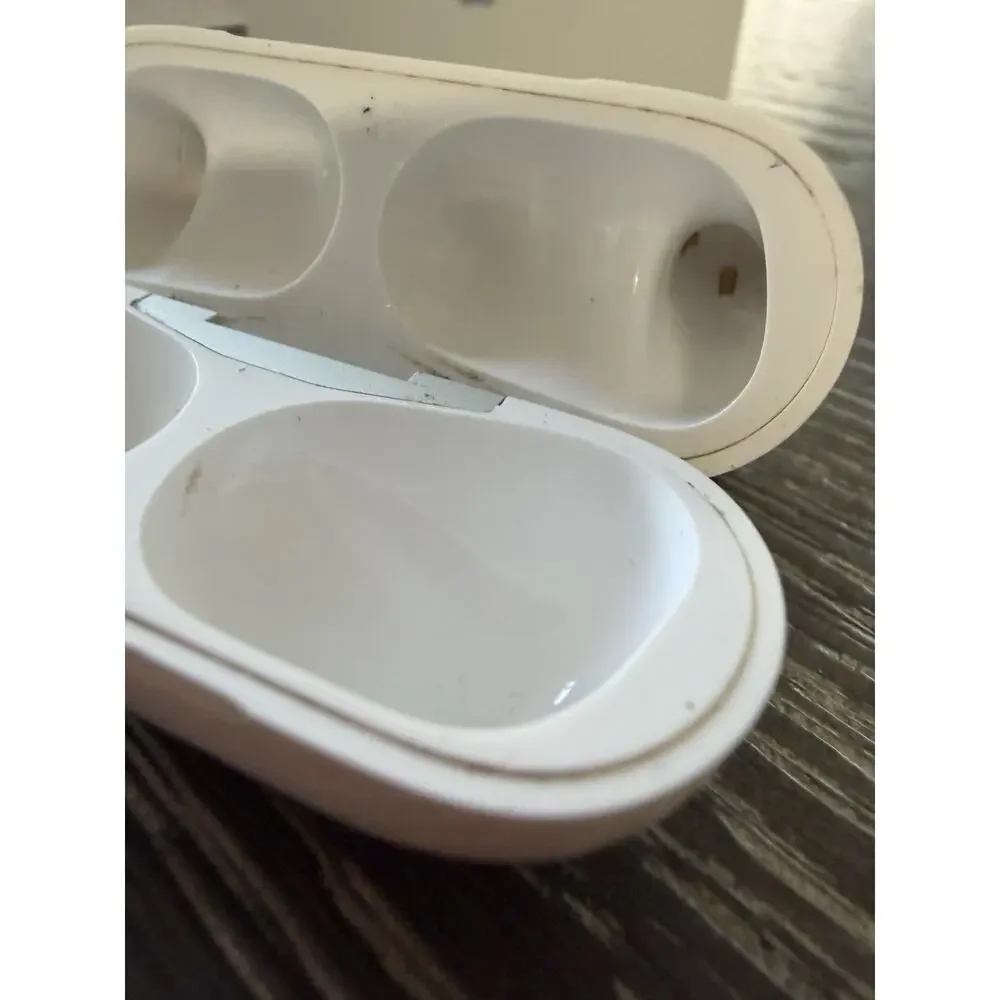 Apple AirPods Pro 1st Generation For Repair (Static) 2 Earbuds & Charging Case